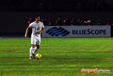 Phil Younghusband, former Azkals captain, retires.